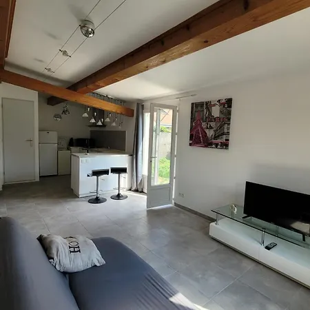 Petite Maison Avec Jardin A 10min Des Plages Hébergement de vacances